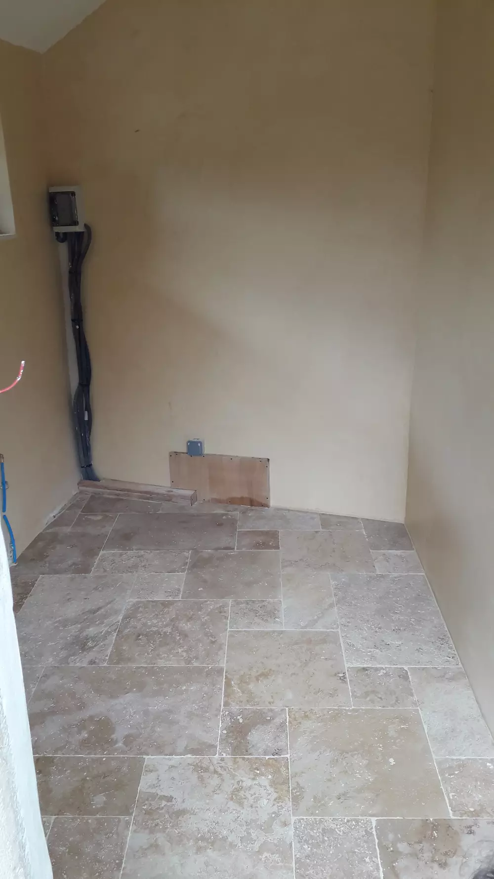 Dallage travertin après Rénovation salle de bain