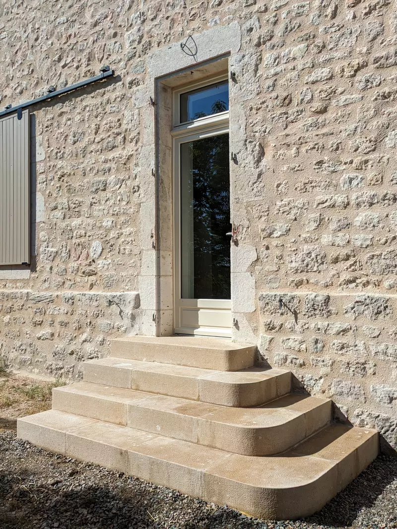 Tailleur de pierre près de Saint-Antonin-Noble-Val