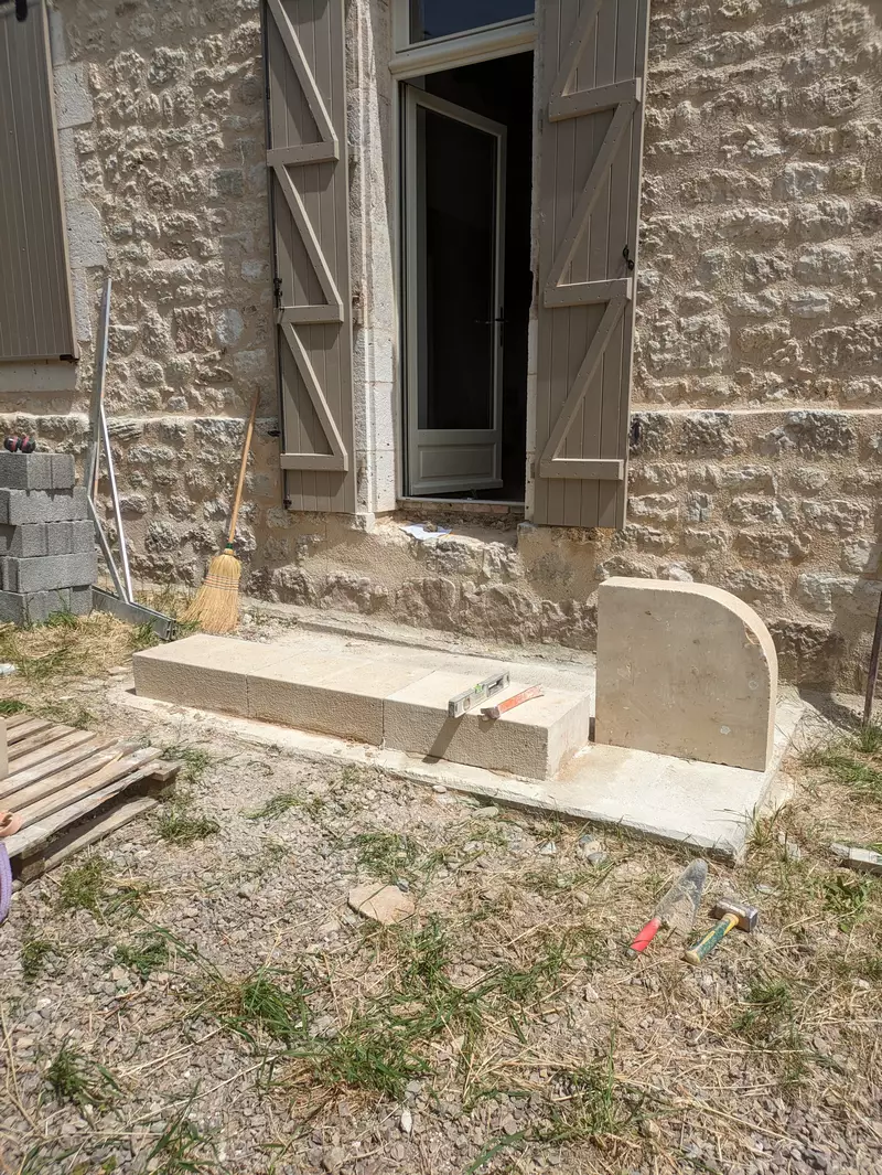 Tailleur de pierre près de Saint-Antonin-Noble-Val