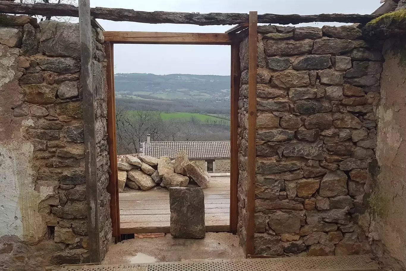 Maçonnerie traditionnelle en pierre près d'Albi