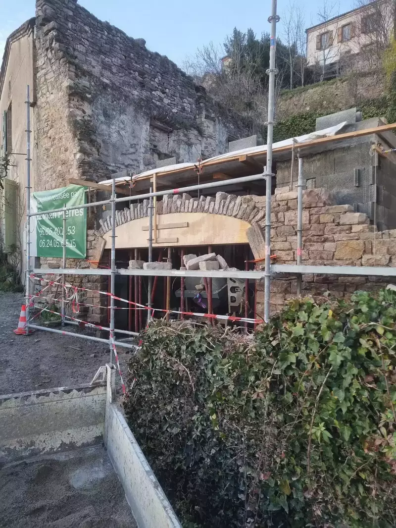 Maçonnerie traditionnelle en pierre près d'Albi